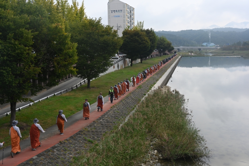 순례하는 대중들(거창구간) (10)
